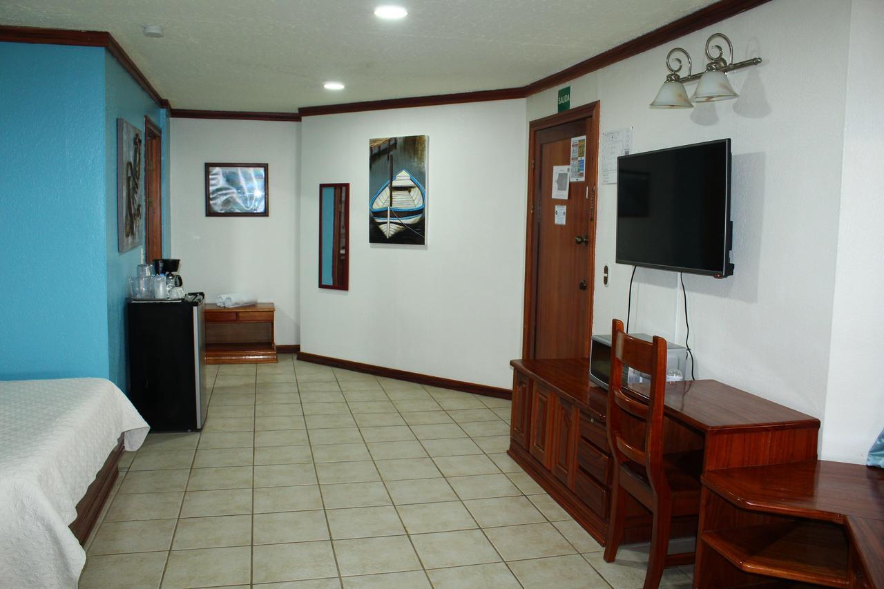 Fish Hook Marina Hotel Голфіто Екстер'єр фото