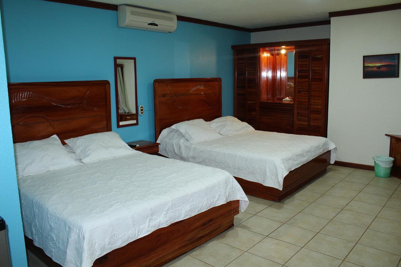 Fish Hook Marina Hotel Голфіто Екстер'єр фото