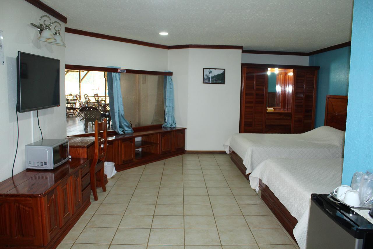 Fish Hook Marina Hotel Голфіто Екстер'єр фото