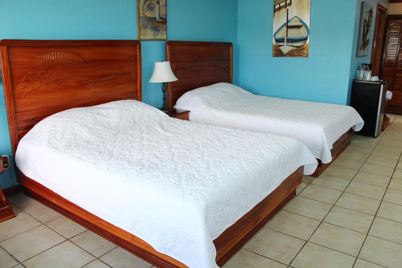 Fish Hook Marina Hotel Голфіто Екстер'єр фото