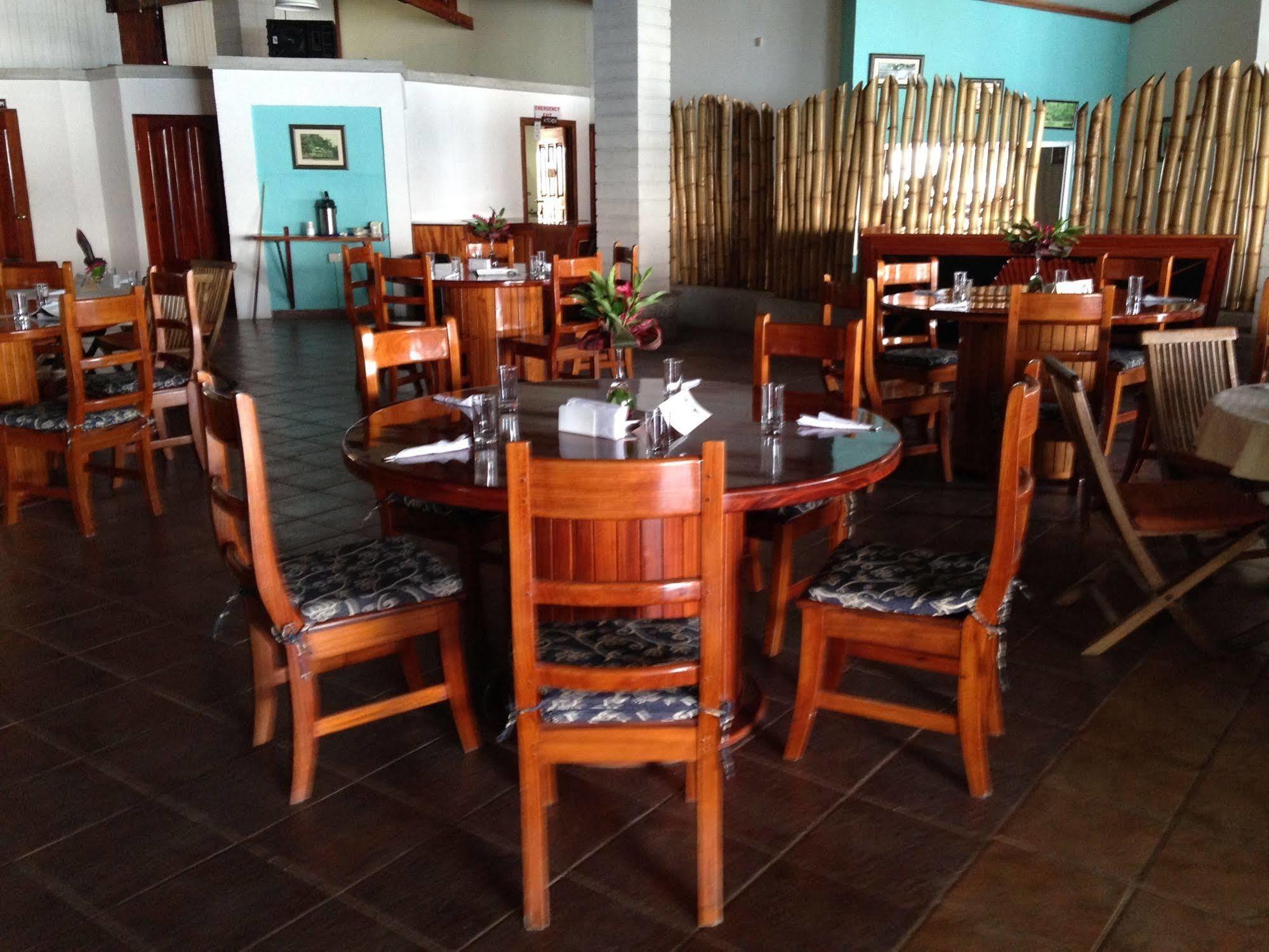 Fish Hook Marina Hotel Голфіто Екстер'єр фото