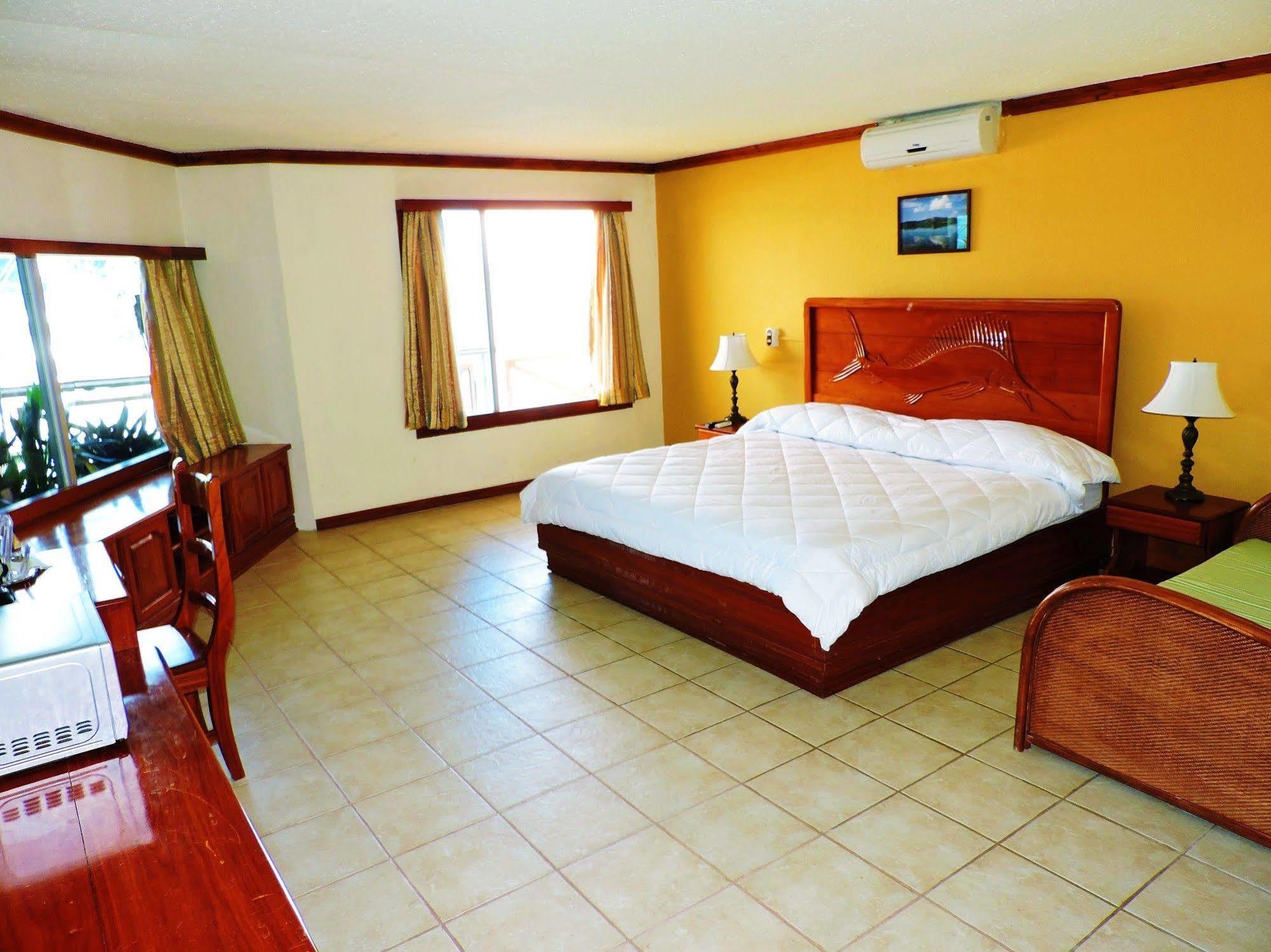 Fish Hook Marina Hotel Голфіто Екстер'єр фото