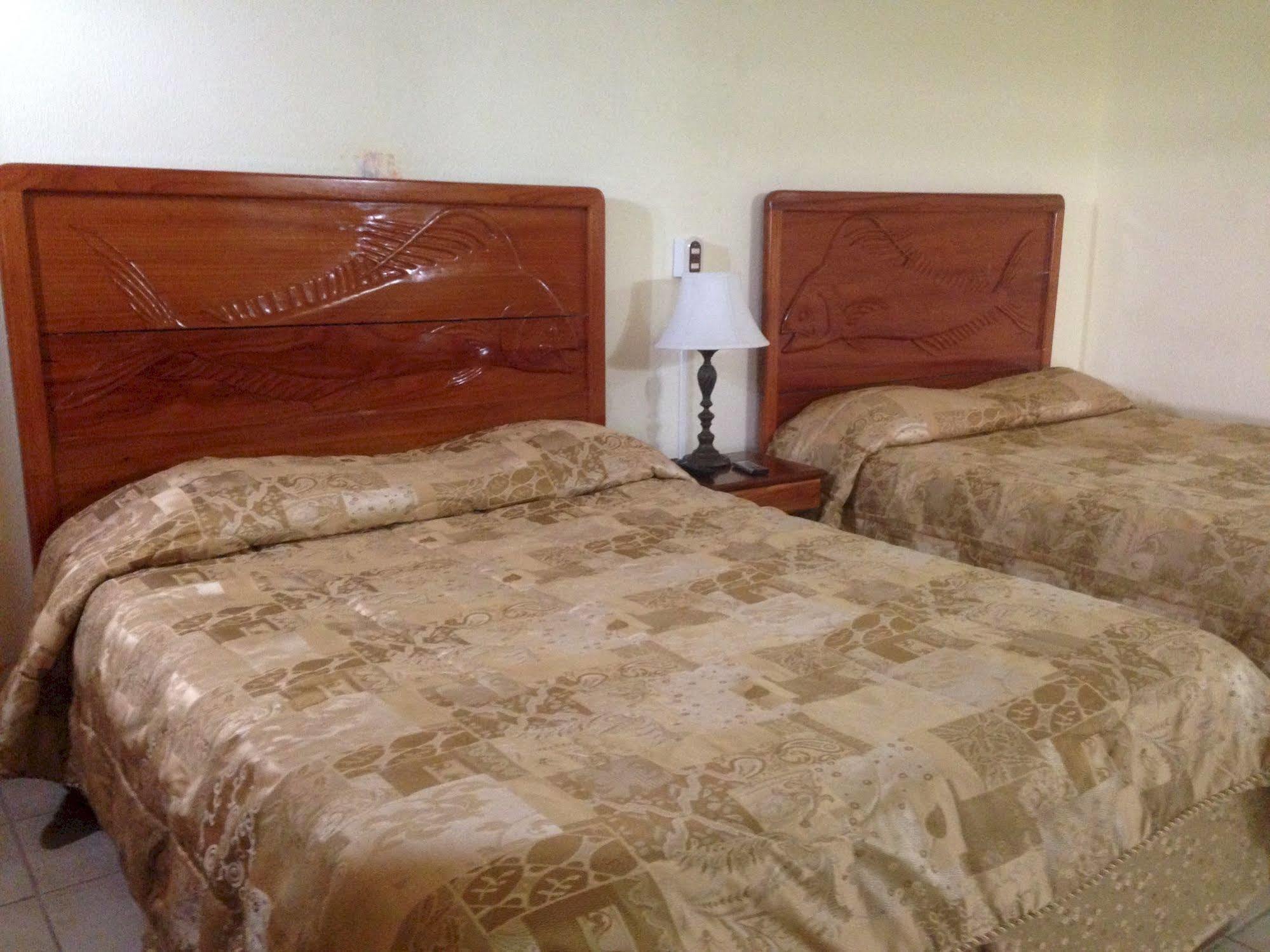 Fish Hook Marina Hotel Голфіто Екстер'єр фото